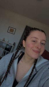 Kyana Aubin.                      Professeur = hip hop enfants et adultes K-pop enfants